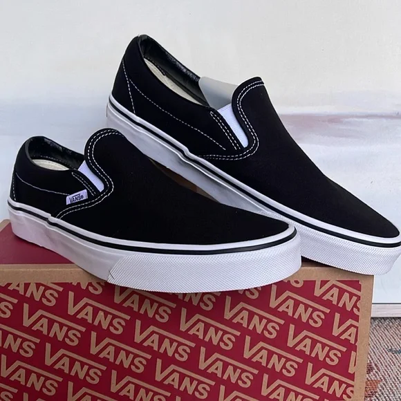 Vans WMNS Classic Slip-On BlackVN000EYEBLKSneakers